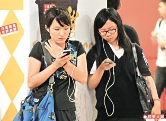 女子玩手机失明新闻玩游戏会导致眼睛失明吗-第2张图片-太平洋在线下载